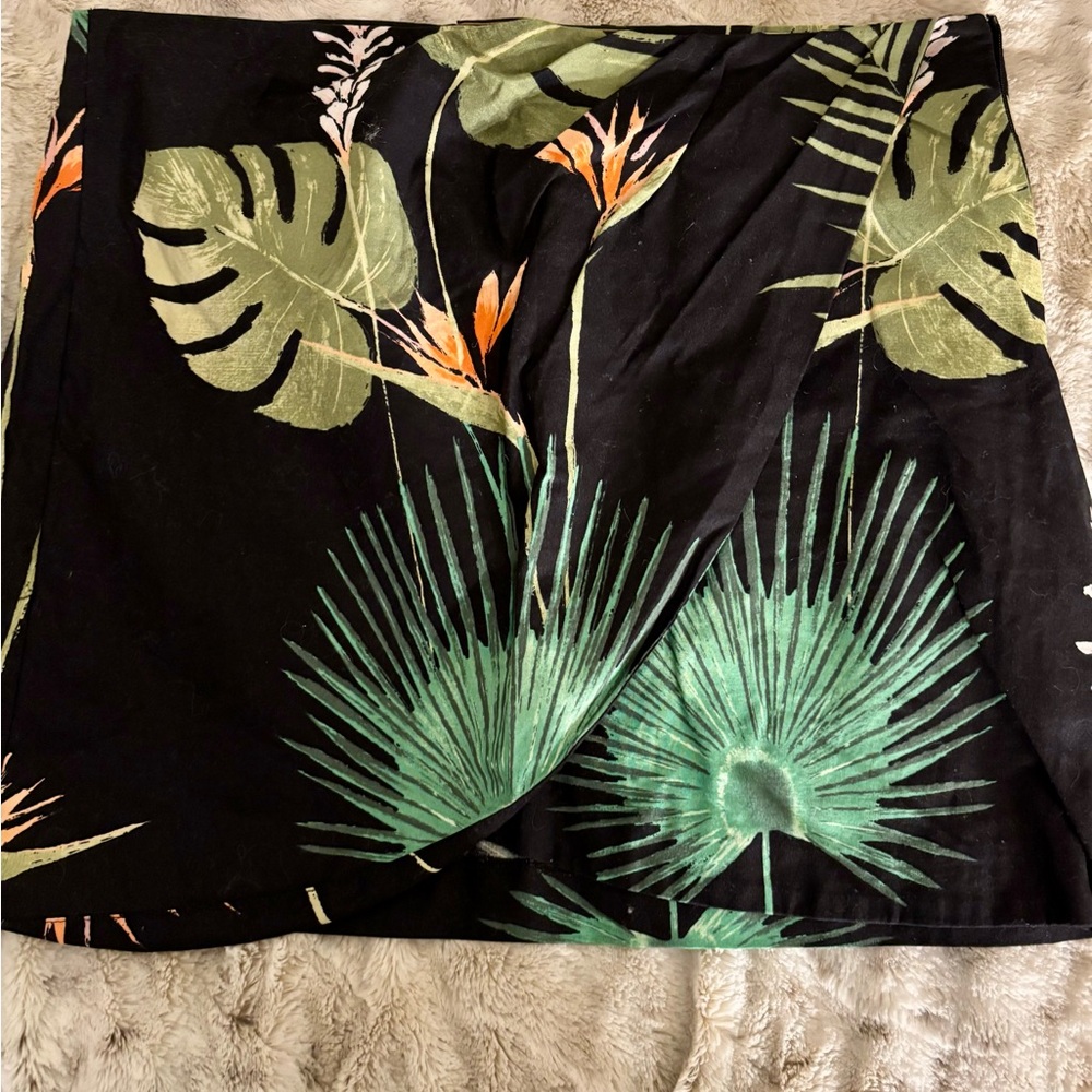 NWOT Zara Tropical Print Wrap Mini Skirt. Medium Beautiful Moroccan Palm Print